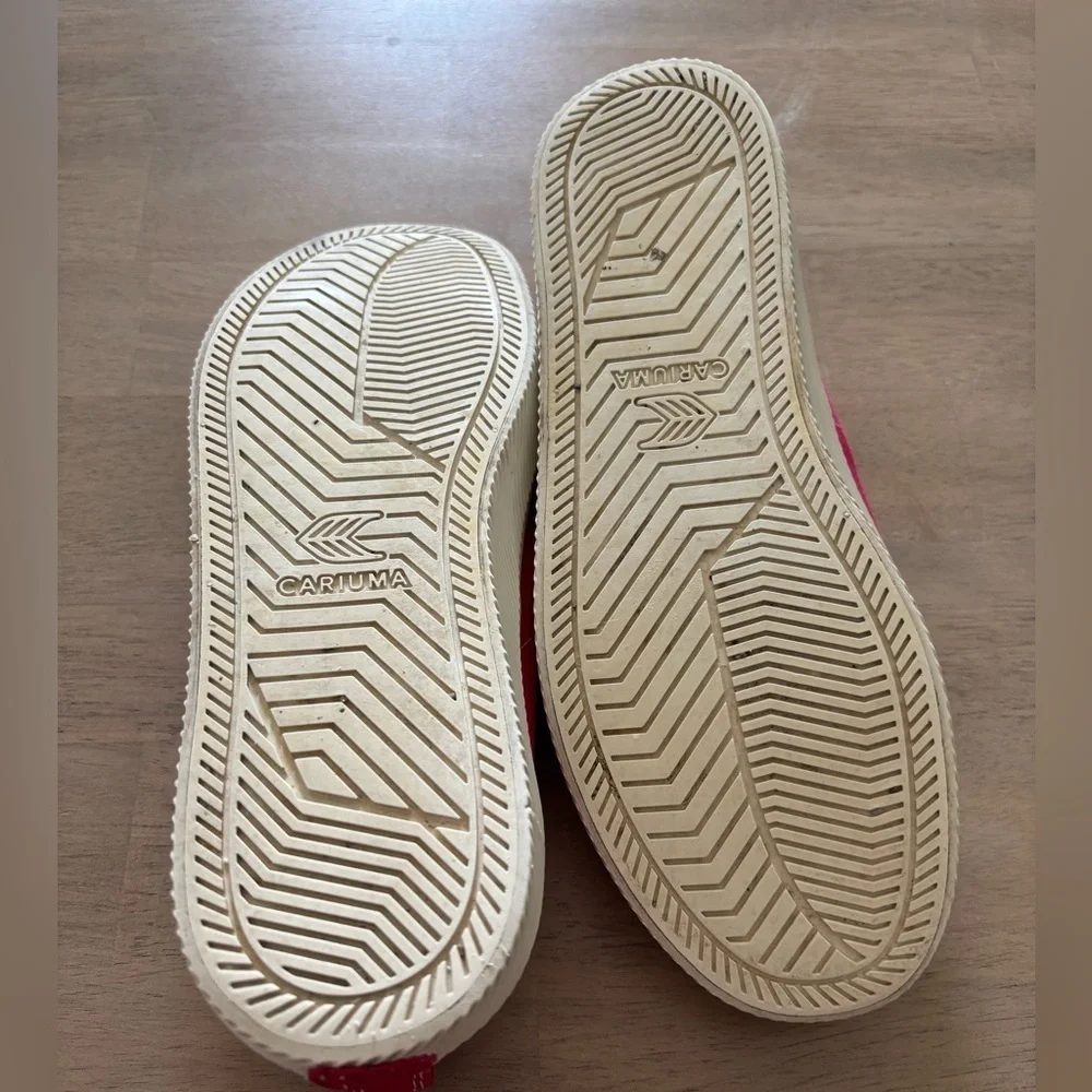 Cariuma Pantone Magenta sneakers size 8 ethically produced - Picture 6 of 9